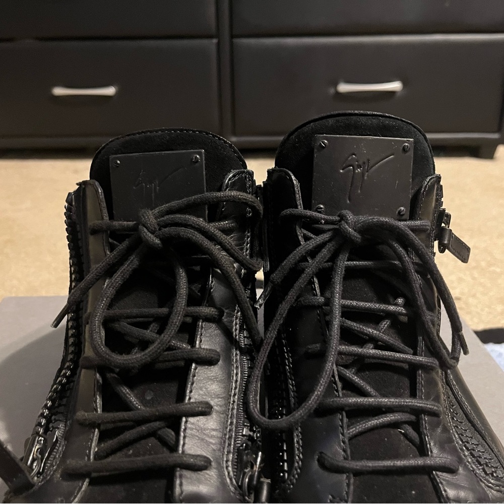 Giuseppe Zanotti, US MENS 9.5/EU MENS 43, triple black leather and suede - Picture 8 of 9